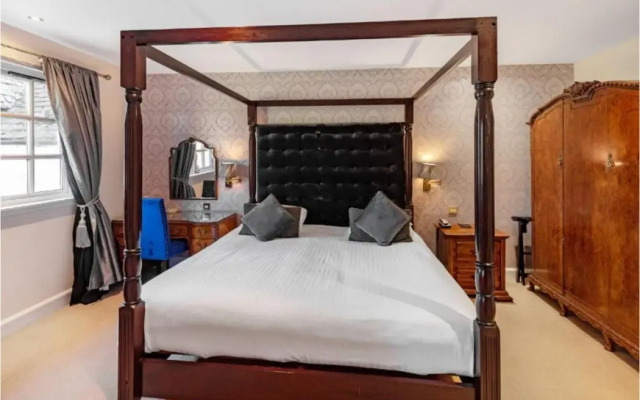 Taychreggan Hotel