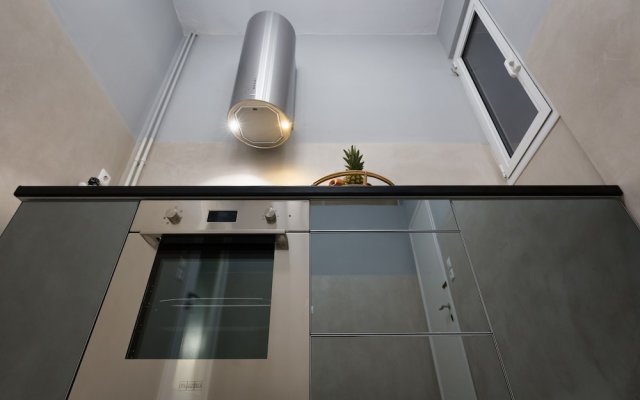 64M Newly Renovated Apartment In Athens