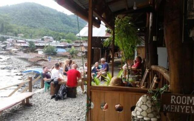 Terimakasih Bar and Guesthouse