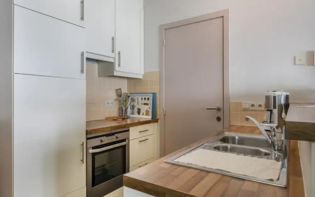 Sunny Flat in Maeterlinck Residence Near Seaside