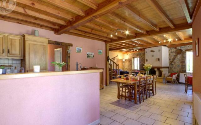 Gîte Saint-Romain-d'Urfé, 5 pièces, 9 personnes - FR-1-496-36