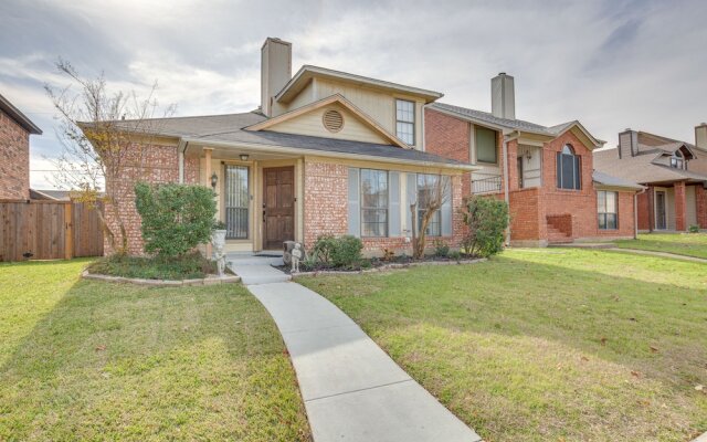 Pet-friendly Carrollton Home w/ Fenced Backyard!