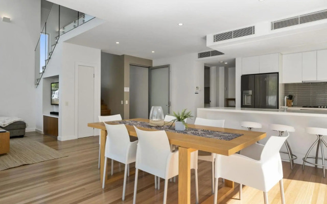 Anna Superbly Stylish Luxury Townhouse