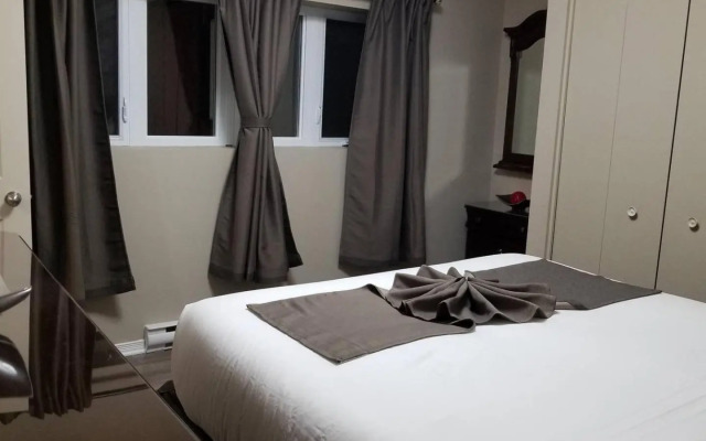 Sweet 2-Bedroom Penthouse Apartment by Amazing Property Rentals