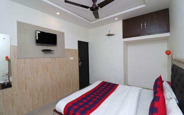 OYO Flagship 24679 Hotel Green House