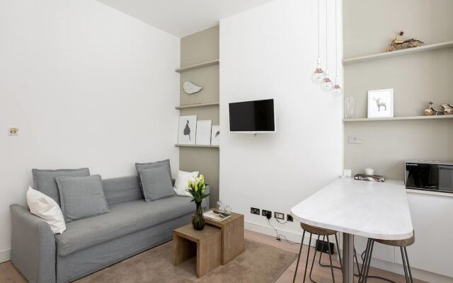 Bright 2BR Home in West Kensington, 6 Guests