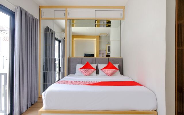 OYO 1352 Jember Town Square Residence