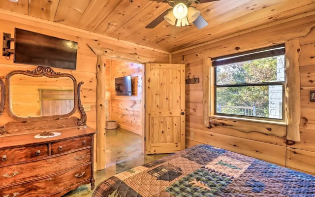 Mountain View Hideaway w/ Outdoor Fireplace!