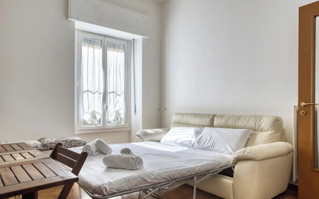 Adorable flat near centre