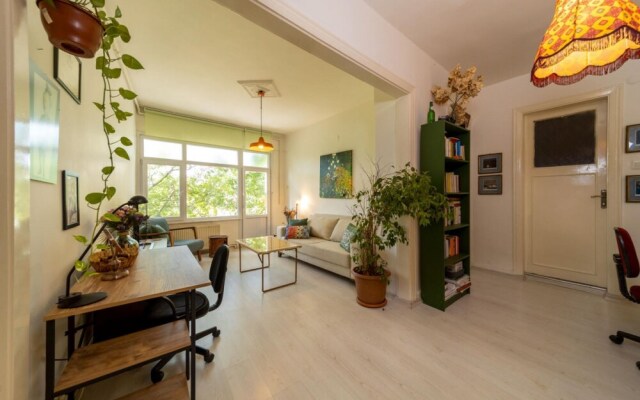 Charming Flat with Refreshing View in Kadikoy