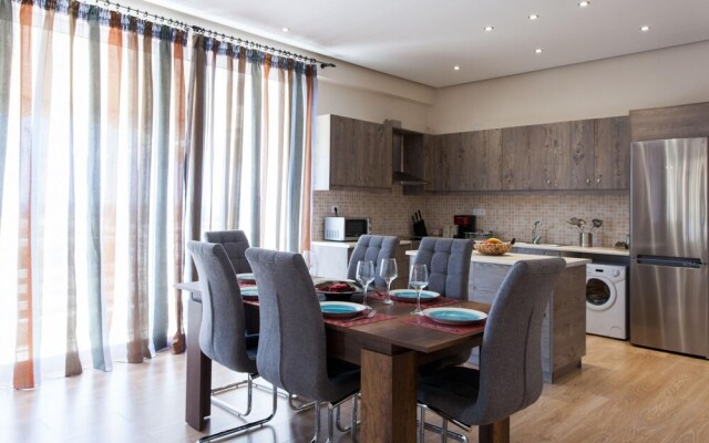 Luxurious 3-bedroom Seaside Retreat Fully Renovated April 2025