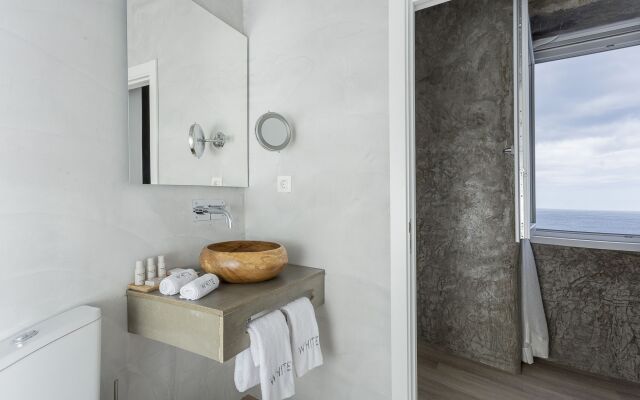 White Exclusive Suite & Villas