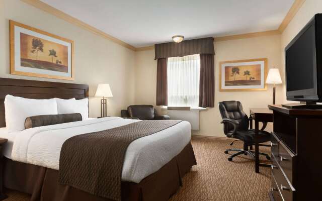 Days Inn & Suites by Wyndham Sault Ste. Marie ON