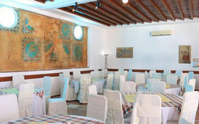 Mr & Mrs White Tinos