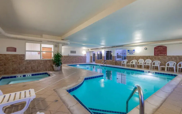 Holiday Inn Express & Suites Evanston