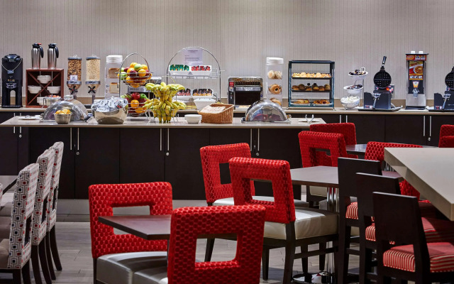 DoubleTree by Hilton Windsor Hotel & Suites