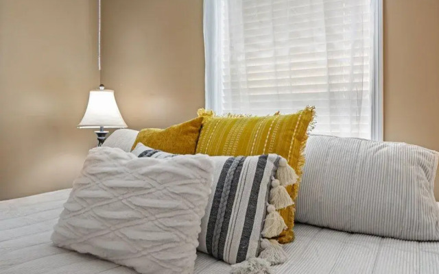 Bradley Bungalow Sleeps 11 Sevierville