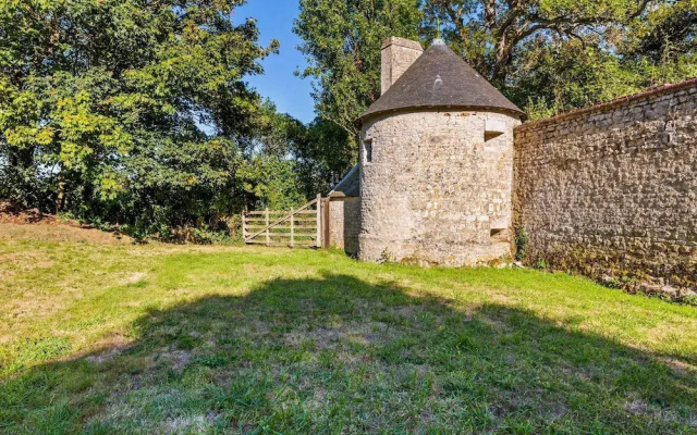 Holiday Home in Le Manoir With Jacuzzi in Summer