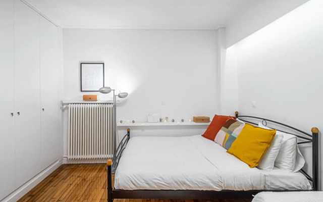 Lovely studio in Likavitos Hill