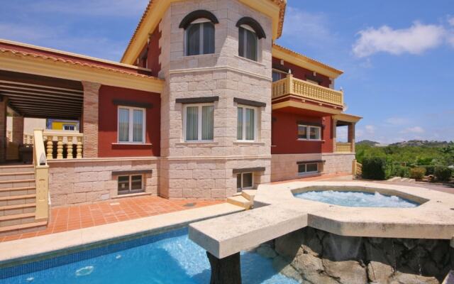 Villa - 4 Bedrooms with Pool, WiFi and Sea views - 104966