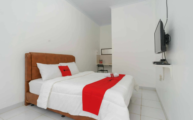 RedDoorz Syariah near Exit Toll Jatiwarna 2