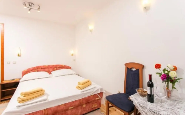 Rooms Fausta Old Town