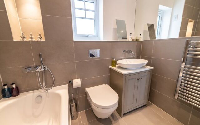 Reading Green Park Village Serviced Apt