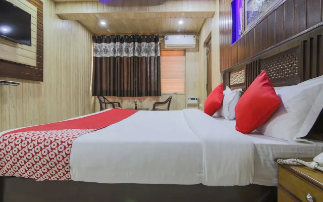 OYO 7065 Hotel Surya Palace