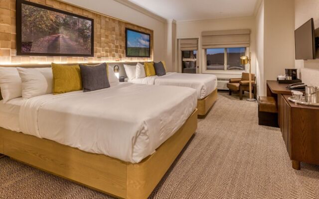 Grand Cascades Lodge