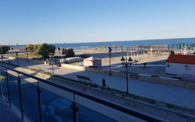 Wave 1 Promenada Apartments