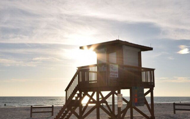 Runaway Bay Resort by BBG