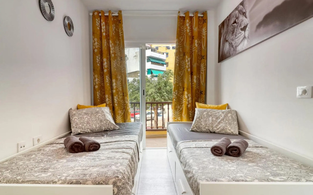 Cozy 3-bedrooms flat, main square and beachfront