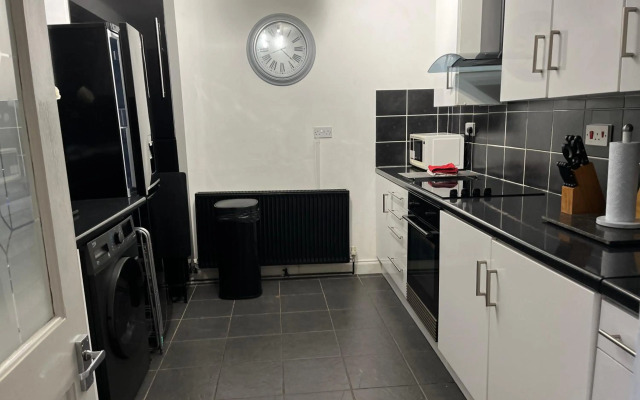 Cosy and Peaceful Maisonette with Terrace, Kidderminster