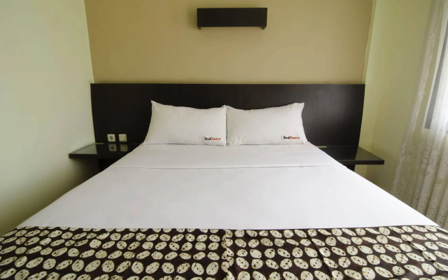 RedDoorz near Gubeng Station