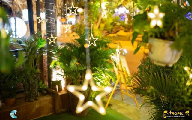 tropic hostel and restaurant
