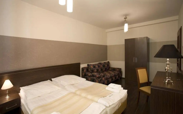 Solny Square Aparthotel