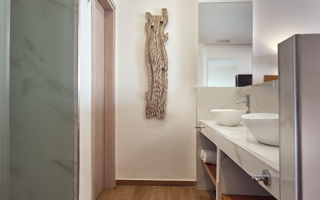 Cavo Orient Beach Hotel