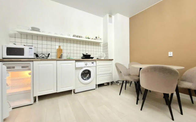 CheckInn on 115d Engels Street/3
