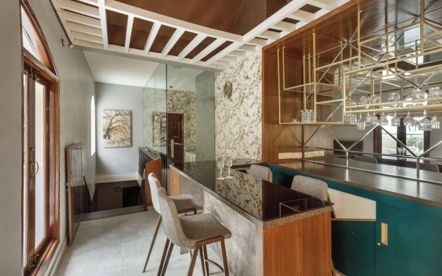 Casabelle by Redolivenr UB City Luxury Apt