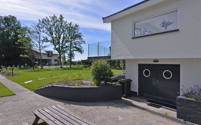 Cozy Holiday Home in Kamperland near Lake