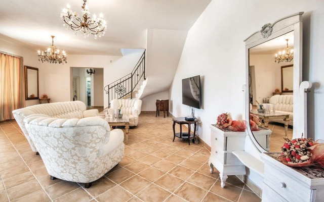 Stunning Home in Valtura With Jacuzzi, Wifi and 4 Bedrooms