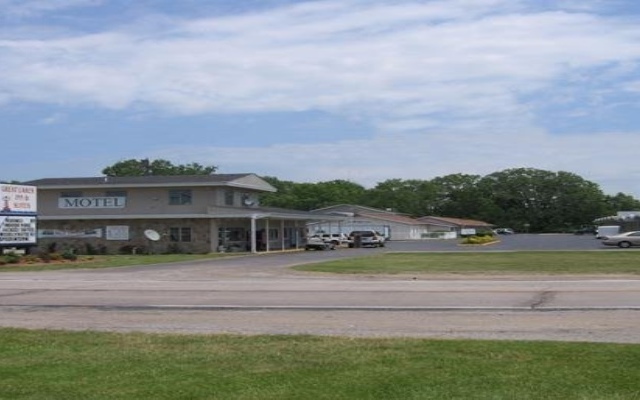 Great Lakes Inn and Suites