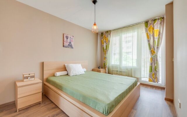 Bright and Newly Refurbished Apartment Near Center