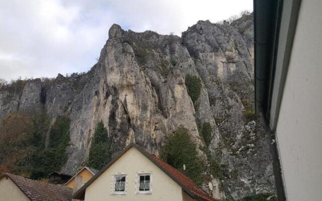 Cafe Altmühl, Ferienwohnungen Gästehaus Krimhilde direkt am Wasser