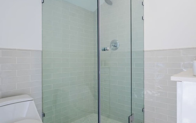 w Lovely 3BR With Modern Balcony in Panama