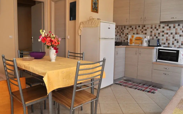 Tzivras Villa & Apartments