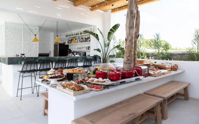 Adorno Beach Hotel & Suites