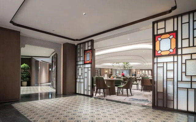 Yuexiu Hotel Guangzhou, Curio Collection by Hilton