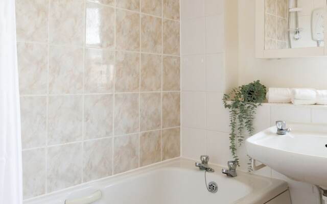 Sunny Seafront Chalet - Sleeps 6