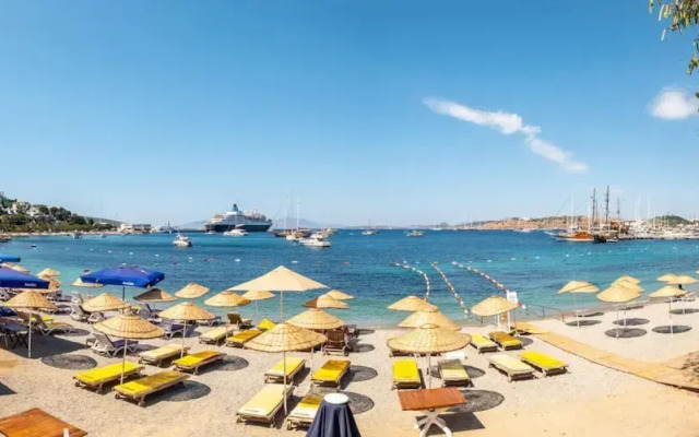 Seafront Flat With Excellent Sea View in Bodrum